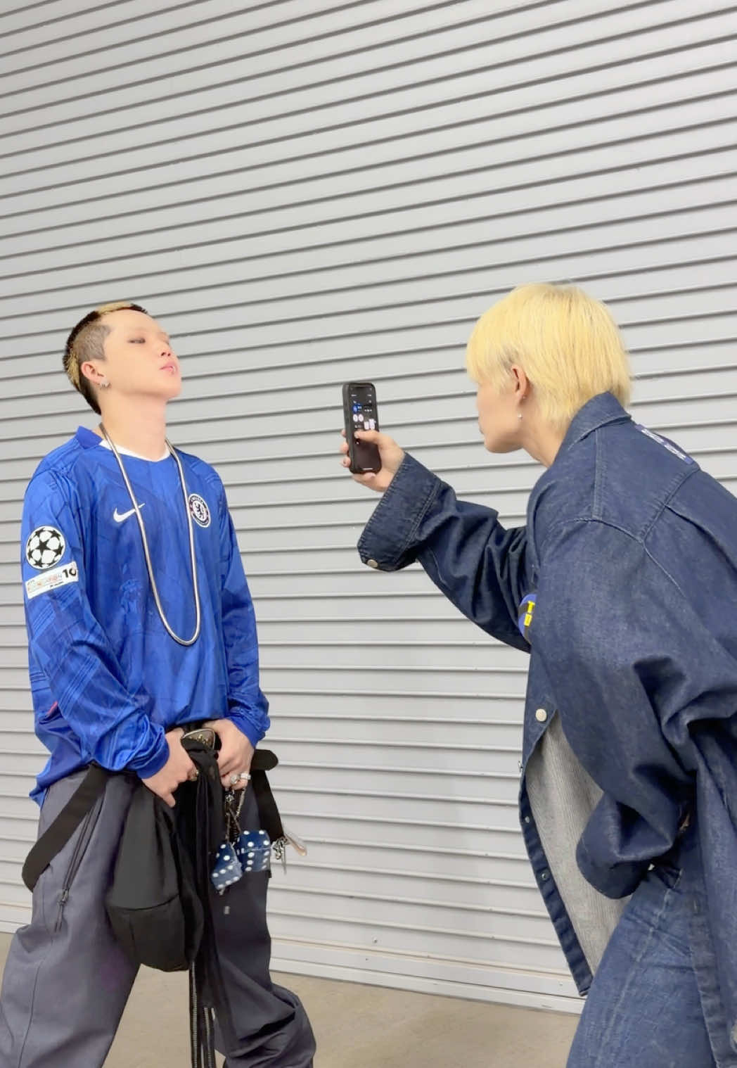 just taking a pic’ ˖°📸⋆｡ #TREASURE #트레저 #CHOIHYUNSUK #JIHOON  
