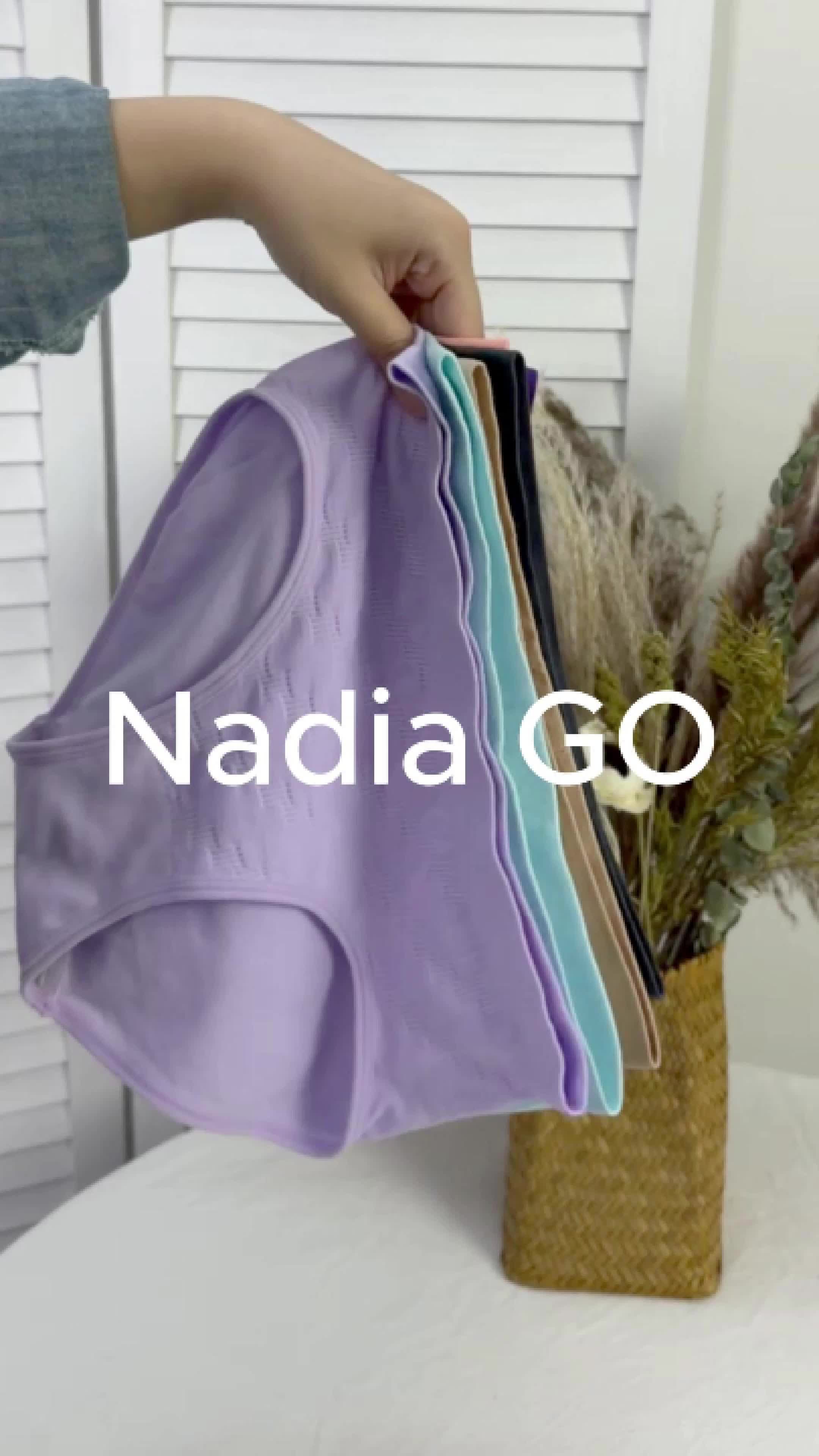 Women's Solid Color Seamless Knicker, Breathable Comfortable Panty for Daily Wear, Women's Underwear for All Seasons, Solid Color Panties
#women's underwear
#solid color underwear
#Comfortable underwear
#High elasticity underwear
#mid rise underwear
#NadiaGO 
 