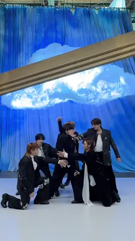 まるで七位一体！ これもすなわちSymphony🎻JUMPの大回転からこんにちは😃 11/26 Release! New Album「S sɑy」✒️ #Symphony絵画JUMP #H_Ssɑy_JUMP 