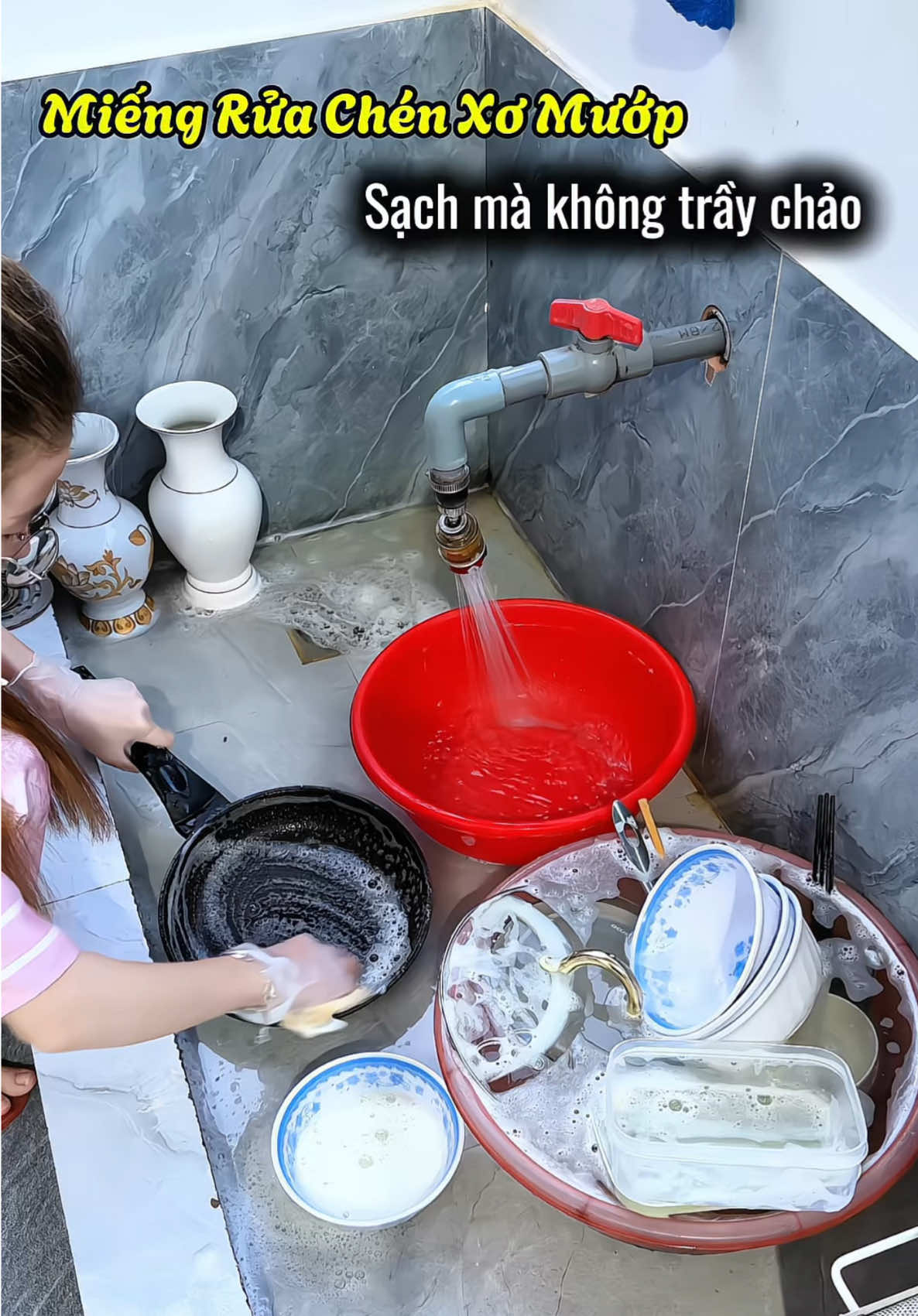 Rửa lần mà ghiền luôn á 😆 xài đỡ hao biết bao nhiêu nước rửa chén #xuhuong #thuỳ_mua_rồi_review #thuythichmuado #ttlktiktokshop #Miếng_rửa_chén_xơ_mướp 