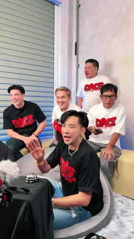 ไม่เคยรีวิวแบบนี้ทำที่ไหนมาก่อน 😂#แบรนด์เนมวัยรุ่นชลบุรี #โจ๊กเกอร์แฟมิลี่ #tiktokshop1111ลดอลังแห่งปี #1111tiktokshopping #tiktokshopช้อปกันวันเงินออก 