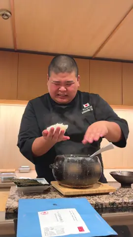 世界一のおにぎりと称される「おにぎり太郎」 炊き立ての土鍋ごはんから湯気を上げるお米を「あっつあっつ」と言いながらふんわり丁寧に握るその姿はまさに職人技。 ふわっとほどける食感にパリッと香ばしい海苔の香りが重なりシンプルなのに忘れられない感動の一口を味わえます🍙 今回は赤坂の人気肉割烹「ゆうが」との特別コラボへ。 二十四節気の暦に合わせ旬の食材を美しく彩り豊かに提供するゆうがさんの料理とおにぎり太郎さんの極上おにぎりが織りなす唯一無二の体験を堪能できました！ おにぎり太郎さんは全国各地で様々な飲食店とコラボを行っているのと福岡県八女市にある「膳 八女や」はおにぎり太郎さんの店舗になりお店で味わうことができます。 #東京グルメ #onigiri #wagyu #japanfood The “World’s Best Onigiri” — Made by a True Japanese Rice Master 🍙 Known as “the world’s best onigiri,” Onigiri Taro crafts each rice ball straight from a steaming clay pot, softly shaping it by hand while whispering “so hot!” The fluffy texture of the rice paired with crisp, fragrant nori creates an unforgettable bite. This time, he collaborated with the popular meat kaiseki restaurant Yuga in Akasaka, where each dish celebrates Japan’s 24 seasons with beautifully plated, seasonal ingredients. Onigiri Taro also partners with restaurants nationwide, and you can taste his creations at his own shop “Zen Yameya” in Fukuoka Prefecture. #TokyoEats   