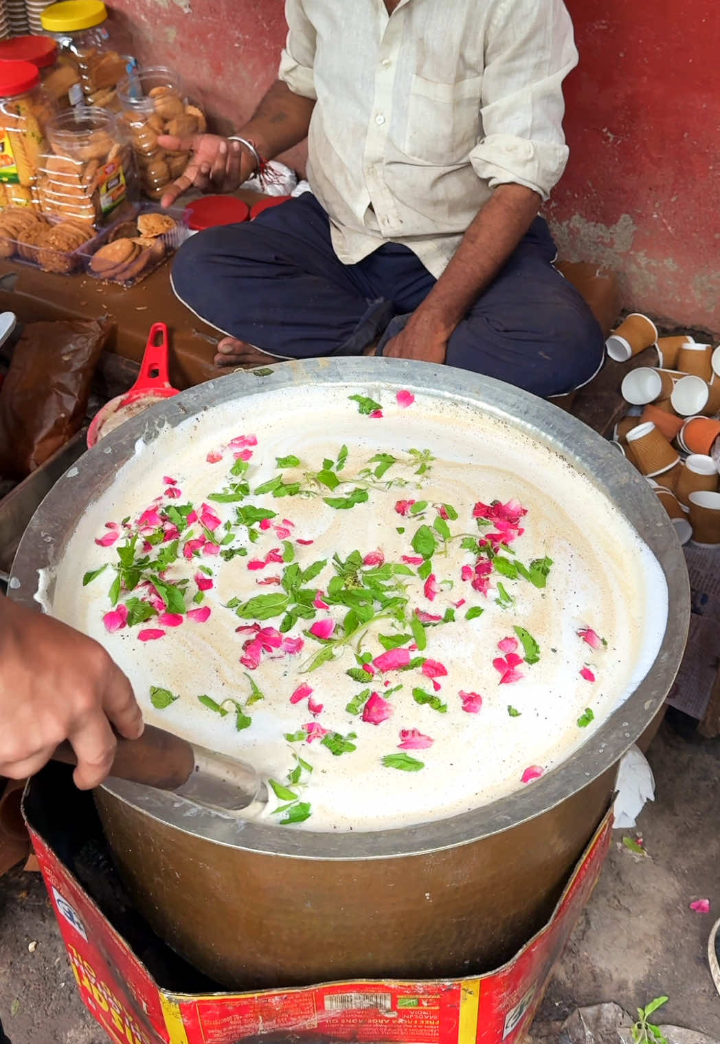India’s Most Unique Flower Chai Ever! 📍 Location  New Delhi in India 💰 Price USD 0.10/ INR 9 / KRW 145 #indianfood #tea #viral 