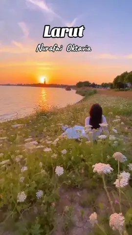 🥰#tembangkenangan #laguviral #lagulawas#larut#nurafnioktavia 