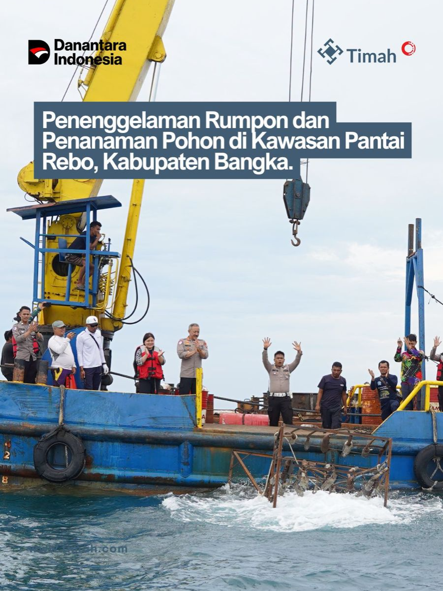 PT TIMAH Tbk bersama Ditlantas Polda Babel berkolaborasi menjaga kelestarian laut lewat penenggelaman rumpon dari knalpot sitaan dan penanaman pohon di Pantai Rebo. Inovasi ramah lingkungan ini tak hanya melindungi ekosistem laut, tapi juga memberi manfaat ekonomi bagi masyarakat pesisir. 💙 Full Video di Bio. #PTTIMAH  #PoldaBabel