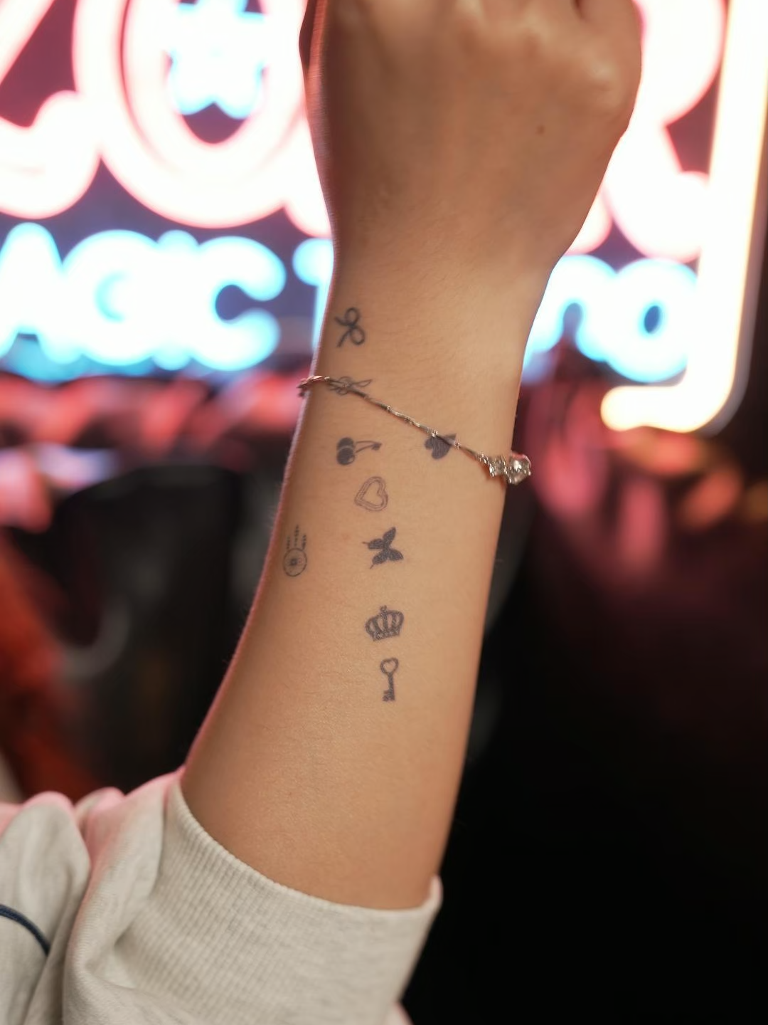 😍Akala ng lahat ng kaibigan ko ay tunay na tattoo ito ng akin!#tattoolines #tattootiktok #tattoolover #taylorswift #tattooed #tattooideas #stickers #tattoosticker #coolgirl #temporarytattoo #coolboy #amazing #tattoo #zoar #cool #tattooartist