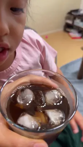 ada aja kelakuanmu rits🤏🏻minta minum umma dgn cara yg ga keliatan minta🤣 #ritsuki #adik #ummamega #fypage 