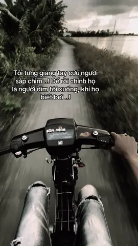 Tôi từng giang tay cứu người sắp chìm ..! Để rồi chính họ là người dìm tôi xuống, khi họ biết bơi ..!#xuhuong2025 #fyp #gh #viral #xuhuongtiktok 