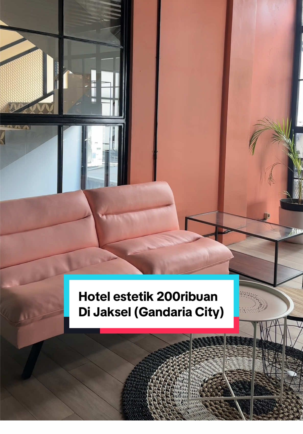 Di Jaksel ternyata ada hotel 200ribuan yang estetik kayak gini 🤩 Keliling Jaksel nginap di Sans Stay Caverna Gandaria dijamin anti boncos 😆 #RedTravelers #BerkeSANS #jaksel #gandariacity #sanshotel 