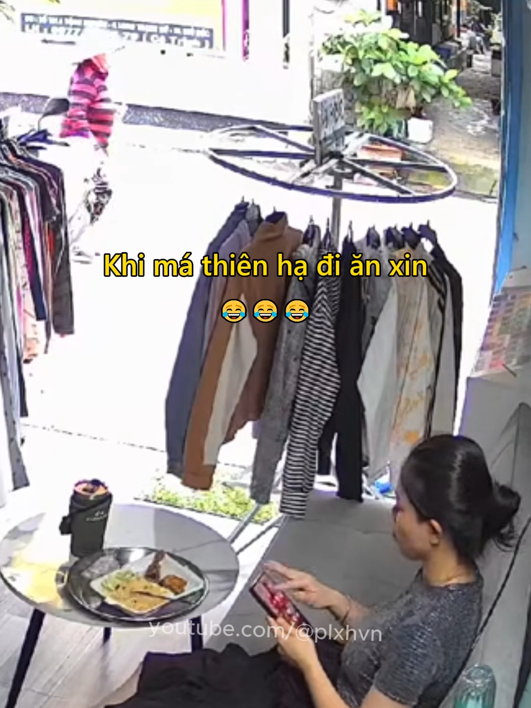 Khi má thiên hạ đi ăn xin 😂 #xahoi #vanhoa #haihuoc #vuive #giaitri #cuocsong #kiemtien #plxhvn #phapluatxahoi