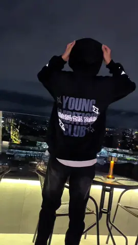 hoodie baruu nih, cakep parah! harga dibawah 150 ribuan, bahan tebel, sablon tebel ada yang reflektif, cus co dah #hoodiereflektif #hoodie #hoodieboxy #hoodiemurah #rekomendasihoodie 