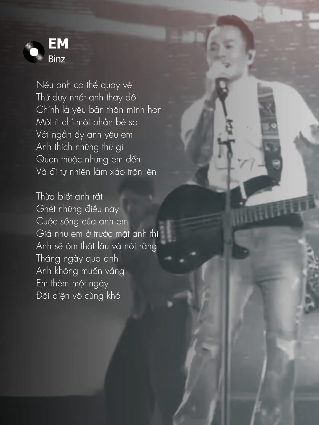 Thấm đau trước màn 