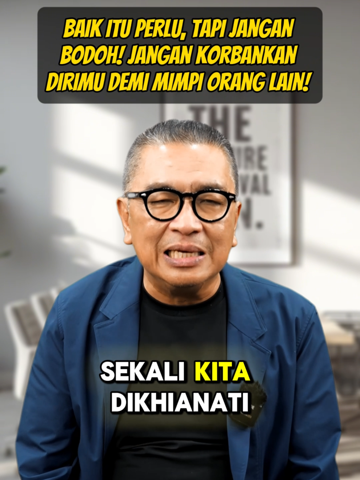 Jadi orang baik itu nggak salah. Tapi kalau kamu terus nurut, ngalah, dan ngorbanin dirimu demi mimpi orang lain — itu bukan kebaikan, itu kehilangan arah. Kebaikan sejati bukan tentang selalu bilang “iya,” tapi tahu kapan harus bilang “tidak.” Karena kalau kamu terus menuruti semua orang, suatu saat kamu bakal sadar — kamu bantu semua orang maju, tapi kamu sendiri nggak ke mana-mana. Berani nolak bukan berarti egois, tapi tahu batas dan tahu nilai dirimu sendiri. #serunyabelajar #motivasibisnis #helmyyahya #businesstip #motivasihidup #tipsbisnis #motivasisukses #sukses #mindset #viral #bisnistrip #china #bisnis #idebisnis