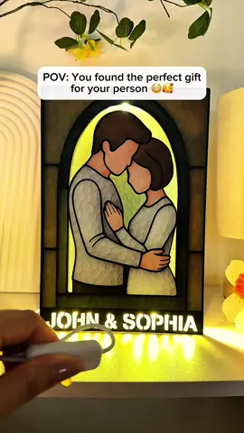 💫 No matter the distance, love always shines bright. Keep your hearts connected with this glowing reminder of togetherness.  #macorner #christmasgift #gift #lamp 