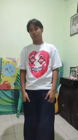 NEW CROPPED TEE 🤩 #4u @mr.hassuru @Hassuru Wrldwd @hassuru.erday @mamaG_Jelay @missmasunget_ @luvzvw.andeng 