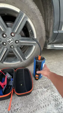 Bơm lốp kèm kích bình cho ô tô xe tải xe máy quá tiện lợi