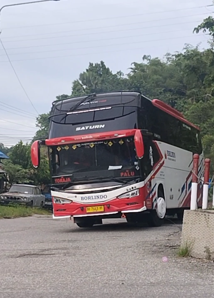 mbelok style @_atooooo02 @jokerborlindobmj47saturn #celebesbislovers #poso #busmania #busmaniacommunity #celebesbislovers❤️👍🤗🙏 