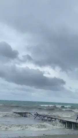 suara ombak pantai bikin tenang💆🏻‍♀️🌊#ombak#beachvibes#fyp#papuatengah 