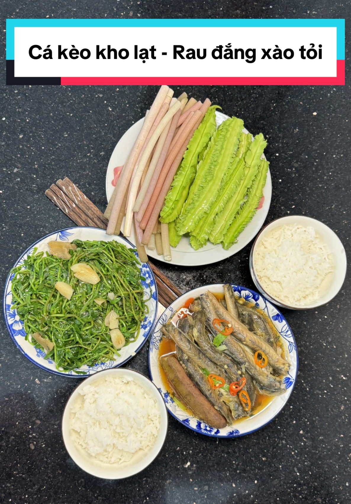 Cá kèo kho lạt, chấm rau sống. Buổi cơm chiều đơn giản, mời mn ăn cùng #themcomnha #monngonmoingay #ancungtiktok #comgiadinh #cakeokholat 