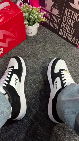 Promo special 11.11 Sale Sepatu sneakers pria wanita casual. #sepatupria #sneakers #sepatucasual #promosale #promo1111 