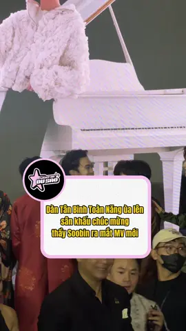 Dàn Tân Binh Toàn Năng ào lên sân khấu chúc mừng thầy Soobin #lightontv #lightondusao #soobinhoangson #MucHaVoNhan #tanbinhtoannang 