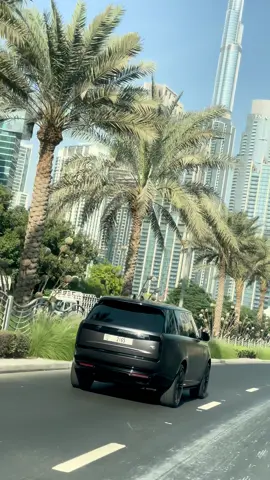 Range Rover and Land Cruiser #fyp #dubai #explore #viralvideo #foryoupage 