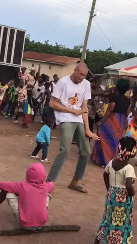 BUT WHY? 🤔😂 #fyp #dancer #makossadance #trending #ampiano 