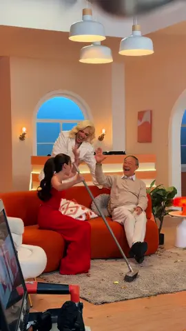 Kim, Vice, and Jose Mari Chan are already feeling’ the holiday magic in this exclusive BTS of their #SiguradoSaShopeeMall shoot! 🎥✨ Have you seen their video together, Bestie? 🧡  #ShopeePH1111 #ShopeePH @KimChiu @Vice Ganda 