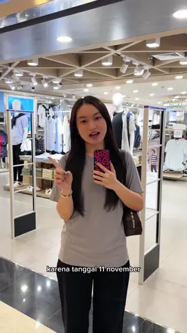 Cowo makin ganteng kalau KESAMBER!⚡ Kesamber promo 11.11 dari Manzone di Live bareng aku besok maksudnya!🤩 Ada banyak promo menarik: ⚡Special Price Parfum  ⚡Free Boxer ⚡Potongan up to 110K ⚡NEW Exclusive Launch ⚡T-Shirt Manzone only 11K (limited stock) Catat jam dan tanggalnya, 11 November 2025 jam 19.00-20.30 WIB‼️ #Manzone @Manzone Store 