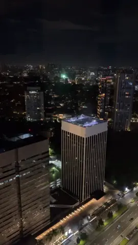 Staycation ternyaman & best view😍 #harrisfxsudirman #fxsudirman #cityview #hoteljakarta #citylights 