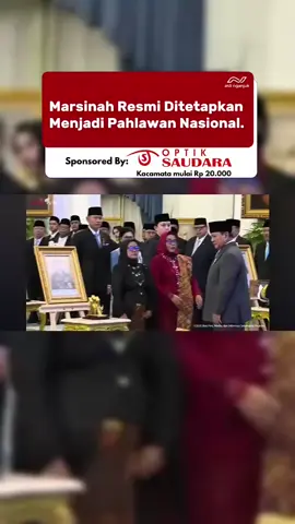 Presiden Prabowo Subianto resmi menganugerahkan gelar Pahlawan Nasional kepada Marsinah, seorang aktivis buruh asal Jawa Timur yang dikenal karena perjuangannya membela hak-hak pekerja. Upacara penganugerahan ini digelar di Istana Negara, Jakarta, pada Senin (10/11/2025) dan gelar tersebut diterima langsung oleh ahli waris Marsinah. Penghargaan ini menjadi bentuk penghormatan negara atas dedikasi dan keberanian Marsinah dalam memperjuangkan keadilan bagi kaum buruh Indonesia.  Sumber Berita: https://nasional.kompas.com/read/2025/11/10/10432981/mengenal-marsinah-aktivis-buruh-yang-dianugerahi-gelar-pahlawan-nasional #Marsinah #PahlawanNasional2025 #PrabowoSubianto #AktivisBuruh #IstanaNegara    