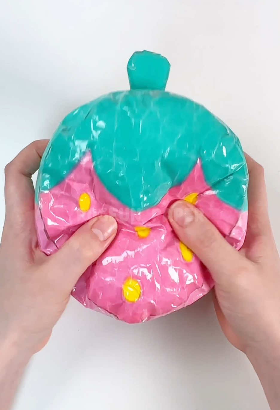 Super fluffy strawberry squishy DIY🍓 #squishy #papersquishy #종이스퀴시 #종스 #paperdiy