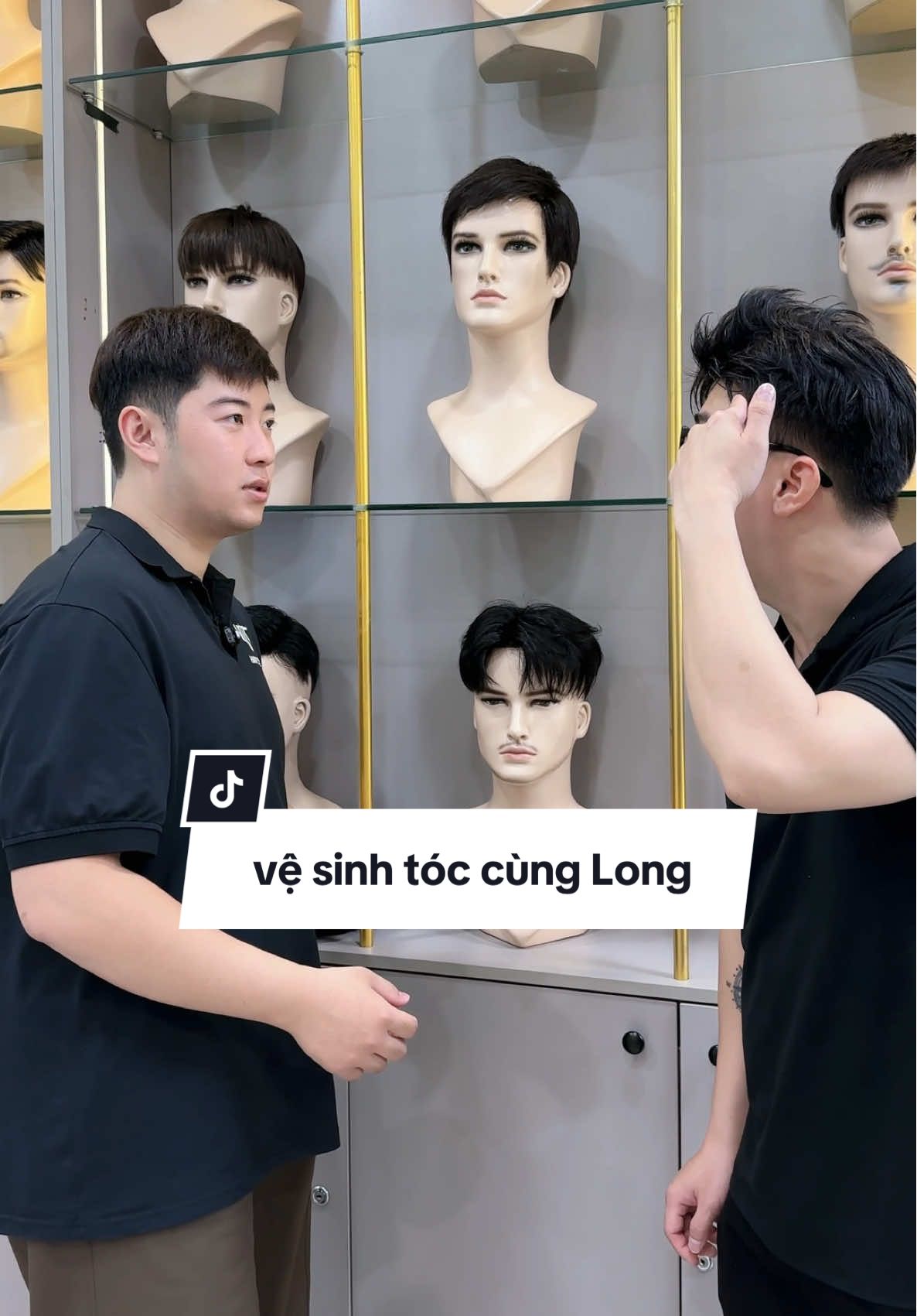 Vệ sinh tóc thì tóc mới bền được nha anh em #longhoitocgia #tocgianam #vuatocthat #longhoi #tocgia 