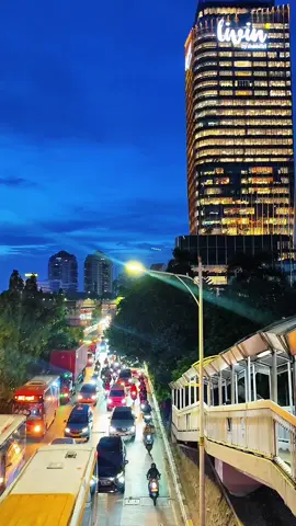 vibes dari jpo tersibuk di jam pulang kerja.. jpo halte tanjung duren.jln S.parman podomoro city.. #tanjungduren #citylightvibes #citylightsjakarta #foryoupage #fyp 