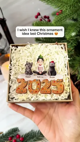🐱 A purrfectly sweet Christmas moment! Add a sprinkle of feline joy to your tree.  #macorner #christmasgift #gift #ornament 