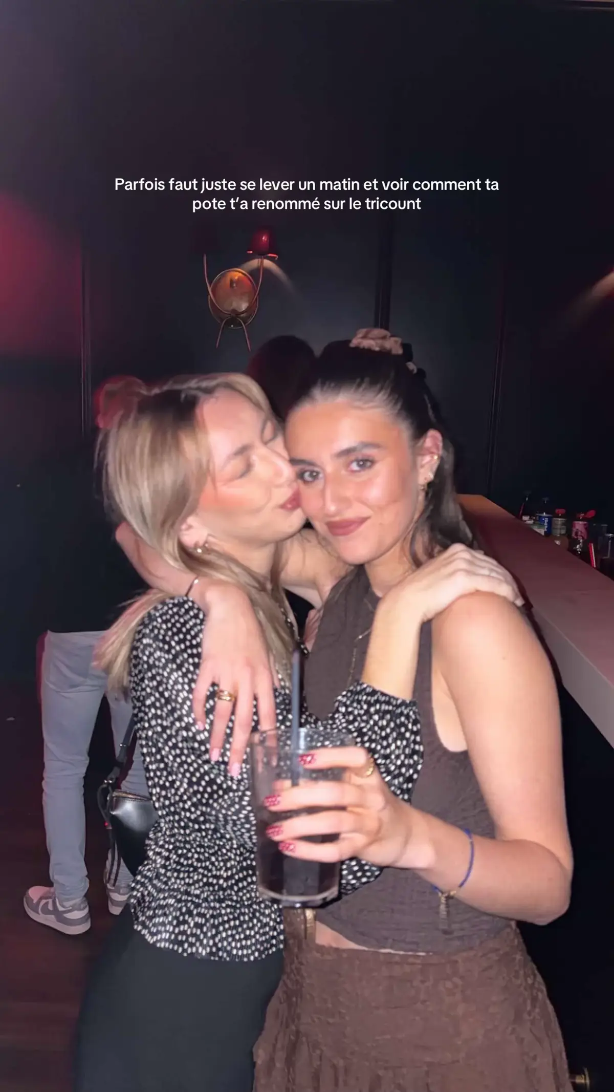 Une copine avec le cœur sur le main au final