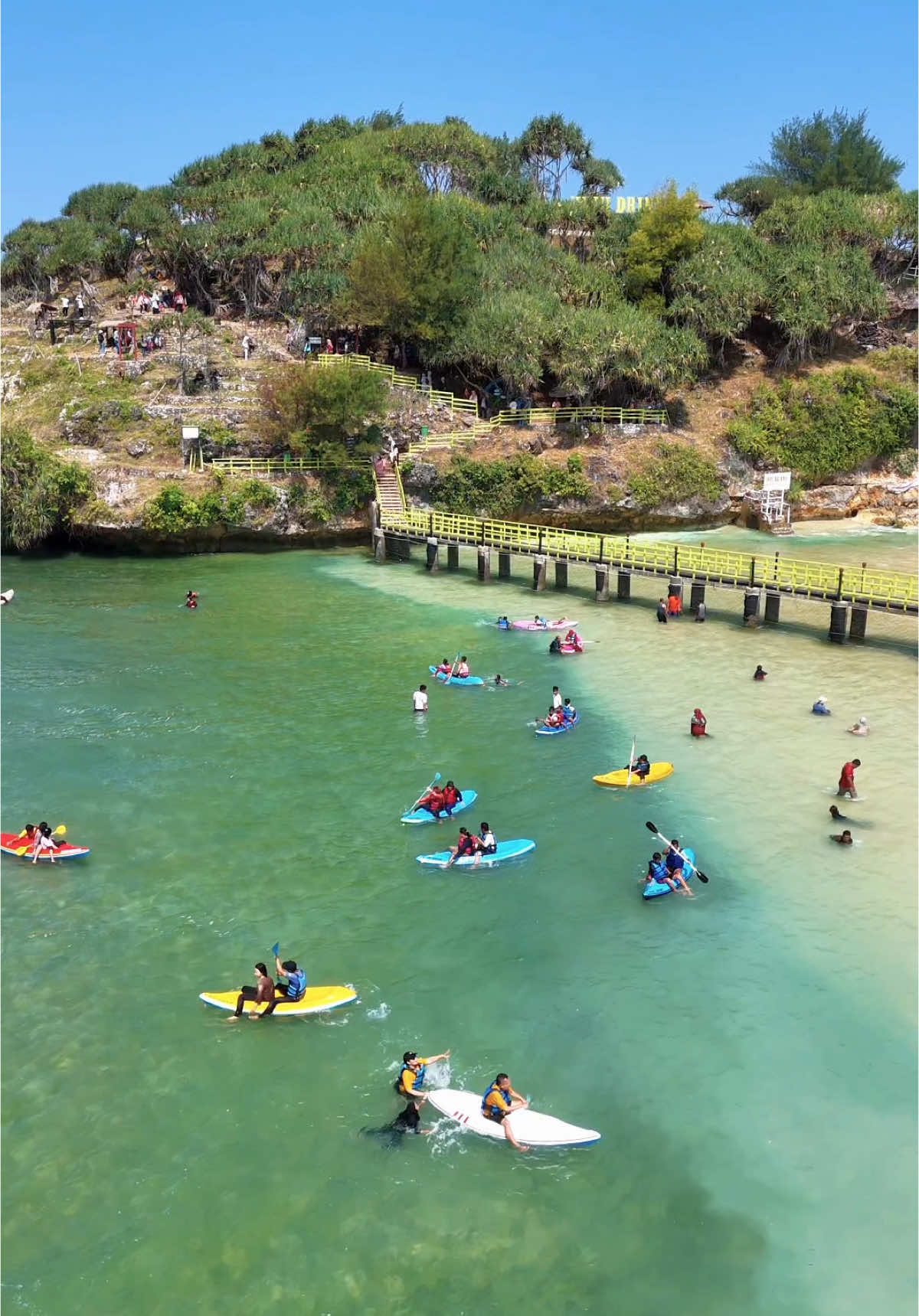 Siapa nih yang udah kangen liburan? Yuk sini merapat ke Drini Land! 📍Drini Land (Drini Park & pantai Drini) #drinipark #pantaidrini #wisatajogjahits #jogjahits #driniland #gunungkidul #explorejogja #wisatajogja #yogyakarta #jogja24jam 