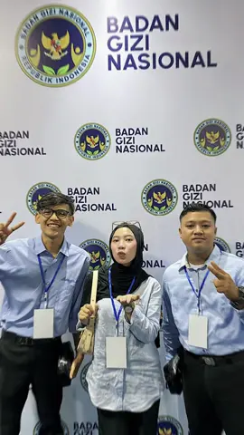 bahkan jj pun baru sempet edit wkwk, kenalin nihh staff mbg SPPG Gegerbitung Karangjaya😍 ada Ka SPPG, AG dan AK🥰 salam kenal semuaa☺️ #staffmbg #sppgkarangjaya #bgn #mbg #makanbergizigratis 