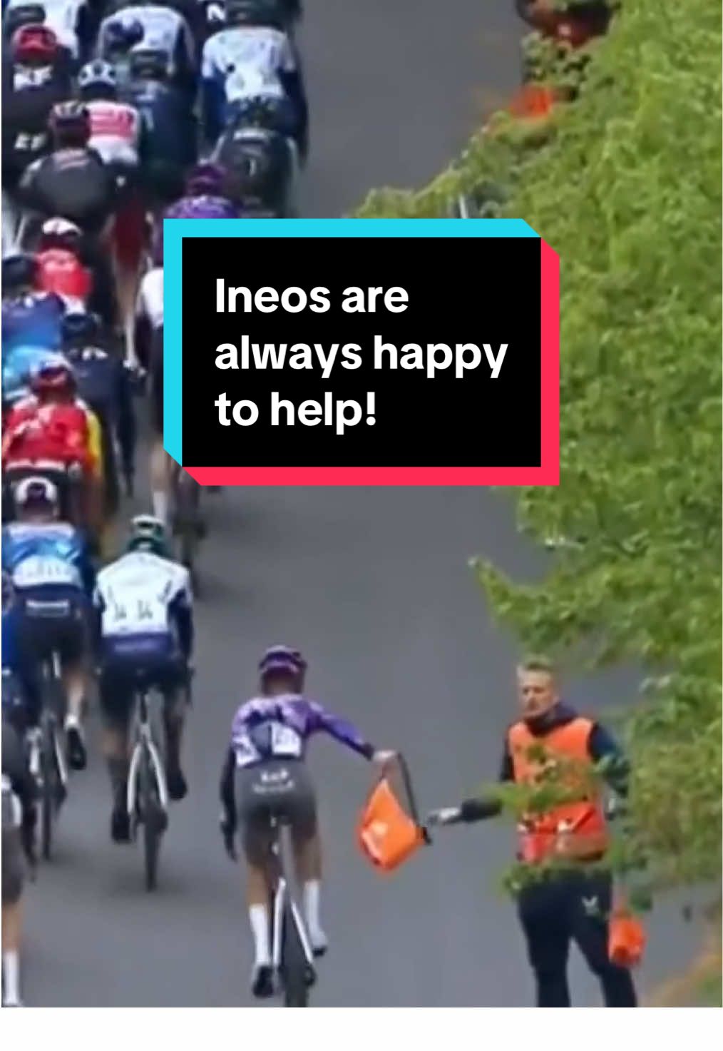 Ineos Grenadiers are always happy to help out 🙌🫡 #cycling #roadcycling #TourDeFrance 