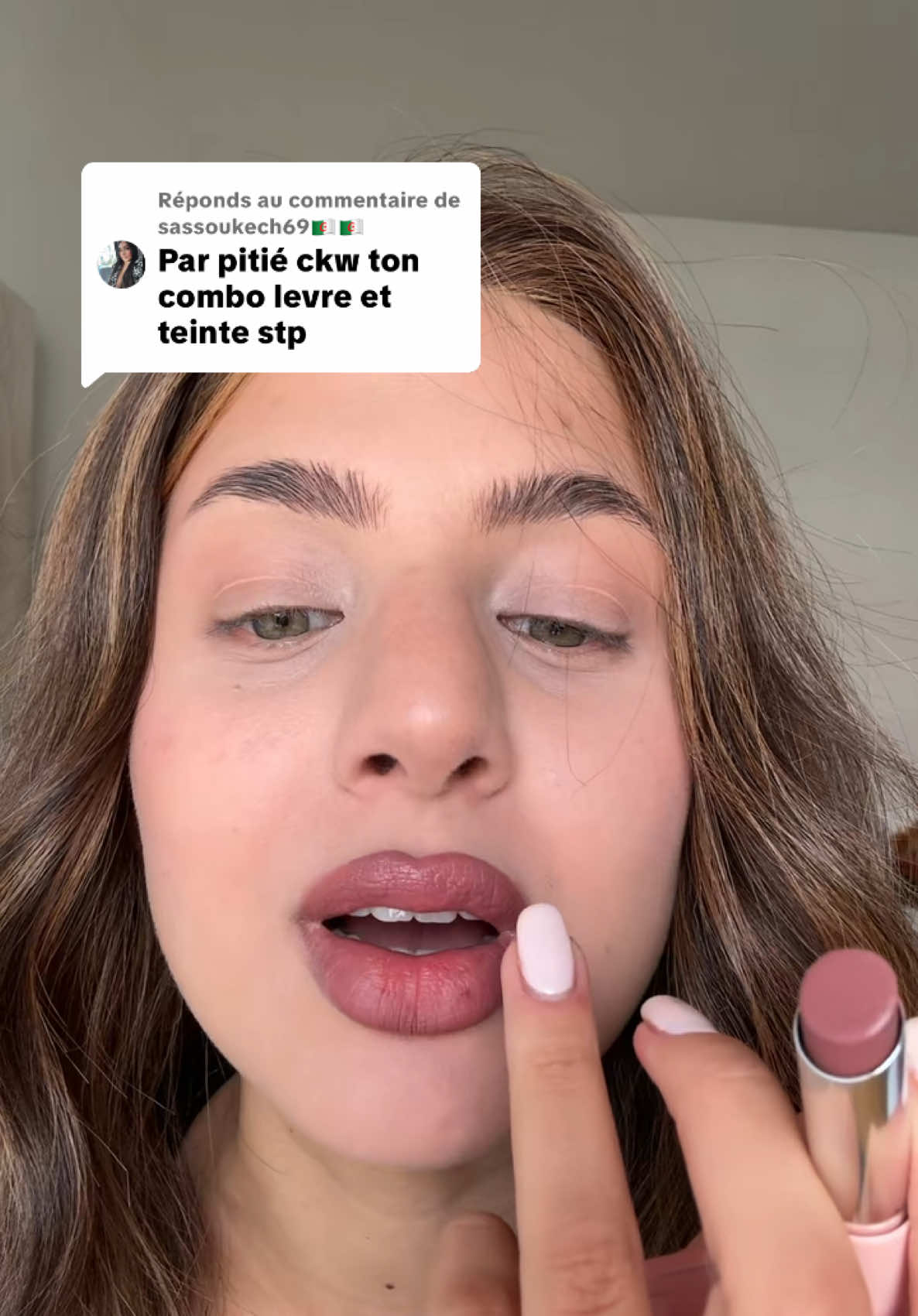 Réponse à @sassoukech69🇩🇿🇩🇿 voilà 💅🎀🫶 Produits : @Maybelline France  - crayon : lifter liner teinte mattia  - lifter glaze : 07  #combolevres #maybelline #overline 