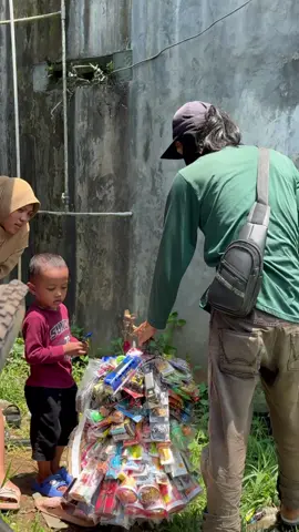 Bego digigit ikan kereta cepat