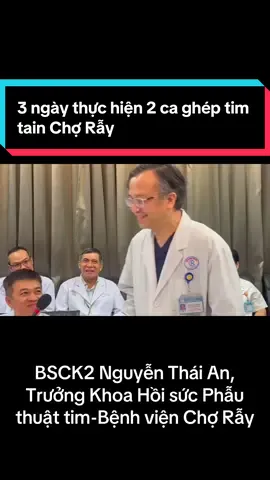 BS.CKII Nguyễn Thái An – Trưởng khoa Hồi sức Phẫu thuật Tim, Bệnh viện Chợ Rẫy – là một trong những phẫu thuật viên tim mạch giàu kinh nghiệm tại TP.HCM. Hơn hai thập kỷ gắn với phòng mổ, bác sĩ An duy trì cường độ làm việc khắt khe, có ngày thực hiện 3–4 ca mổ tim kéo dài nhiều giờ, vừa đảm trách chuyên môn, vừa quán xuyến quản lý khoa.   Ở vai trò thủ lĩnh ê-kíp, ông theo đuổi xu hướng phẫu thuật an toàn, ít xâm lấn khi điều kiện cho phép, như bắc cầu mạch vành với hỗ trợ nội soi, siêu âm thực quản… giúp giảm đau và rút ngắn hồi phục cho người bệnh.   Những năm gần đây, tên tuổi bác sĩ An gắn với nhiều ca khó, hiếm gặp – điển hình là phẫu thuật u nhầy thất trái chỉ chiếm 1–2% các u nhầy tim trong y văn – được thực hiện thành công tại Chợ Rẫy.   Phong cách hành nghề của bác sĩ An điềm tĩnh, kỷ luật, đề cao phối hợp đa chuyên khoa, nhất là trong bối cảnh bệnh viện liên tục triển khai kỹ thuật cao và các ca ghép tạng xuyên đêm đầu tháng 11-2025. Với đồng nghiệp trẻ, ông chú trọng truyền nghề và cập nhật kiến thức sau mỗi ca mổ, hướng đến mục tiêu sau cùng: người bệnh an toàn, trái tim đập lại bình thường.  #t#timt#timmachv#bvoocycogivui👩🏻‍⚕️💙i#sinhvienyduoc