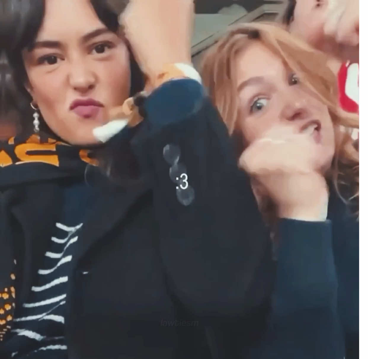 yes she picked courtney and what about it? people need to learn that other people are allowed to have more than one best friend 😭  #sophienelisse #courtneyeaton #foryoupage #yellowjackets #friendship 