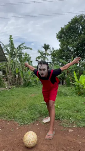 Bego punya tendangan petir 