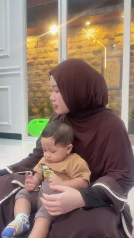 MasyaAllah Ta barakallah aku dipangku Ning Khansa nih gaiss 😍