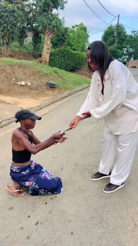 Guys cishe ngaphakelwa u Breyani ngithi ngihambise ispheko kwasho ukuthi nglinde our fv chef @Nompumelelo Nkosii afake umgulukudu we insurance kqala😂ngilinde nani nize ukuze sidle sesisonke😍🤣 but wona bese kshiwo ukhona uyashisa futhi😍🙌😂 #ncamisbirthday #tiktokviral #fyp #trending #teachersoftiktok 