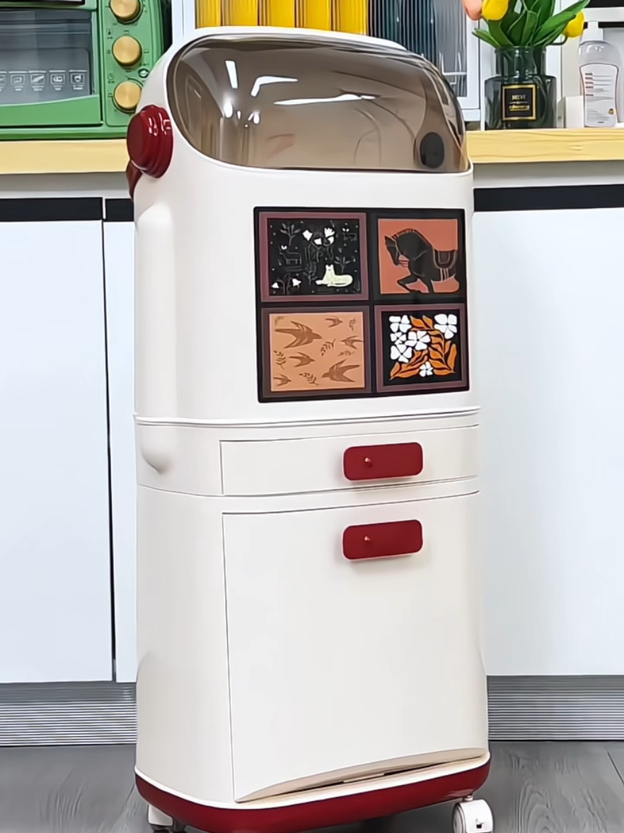 Bạn có biết thùng rác này tuyệt vời đến thế nào không? Dù bạn vứt rác hay gọt rau củ, bạn cũng không cần phải cúi xuống, không cần phải ngồi xổm trên sàn để sơ chế rau củ nữa. Sản phẩm không chỉ sở hữu vẻ ngoài thời trang mà còn được thiết kế hai ngăn riêng biệt để phân loại rác ướt và rác khô. Nắp đậy kín giúp ngăn mùi hôi lẫn vào nhau, và ngăn kéo nhỏ ở giữa đựng các vật dụng nhỏ. Bạn có thể cất chai nước uống rỗng ở đáy. Thùng cũng rất dễ dàng mang theo vì thân thùng cao ngang bằng với mặt bàn bếp, giúp bạn không cần phải cúi xuống khi vệ sinh-! #thungrac#thungracthongminh#thungdungrac#giadungtienich#xuhuong