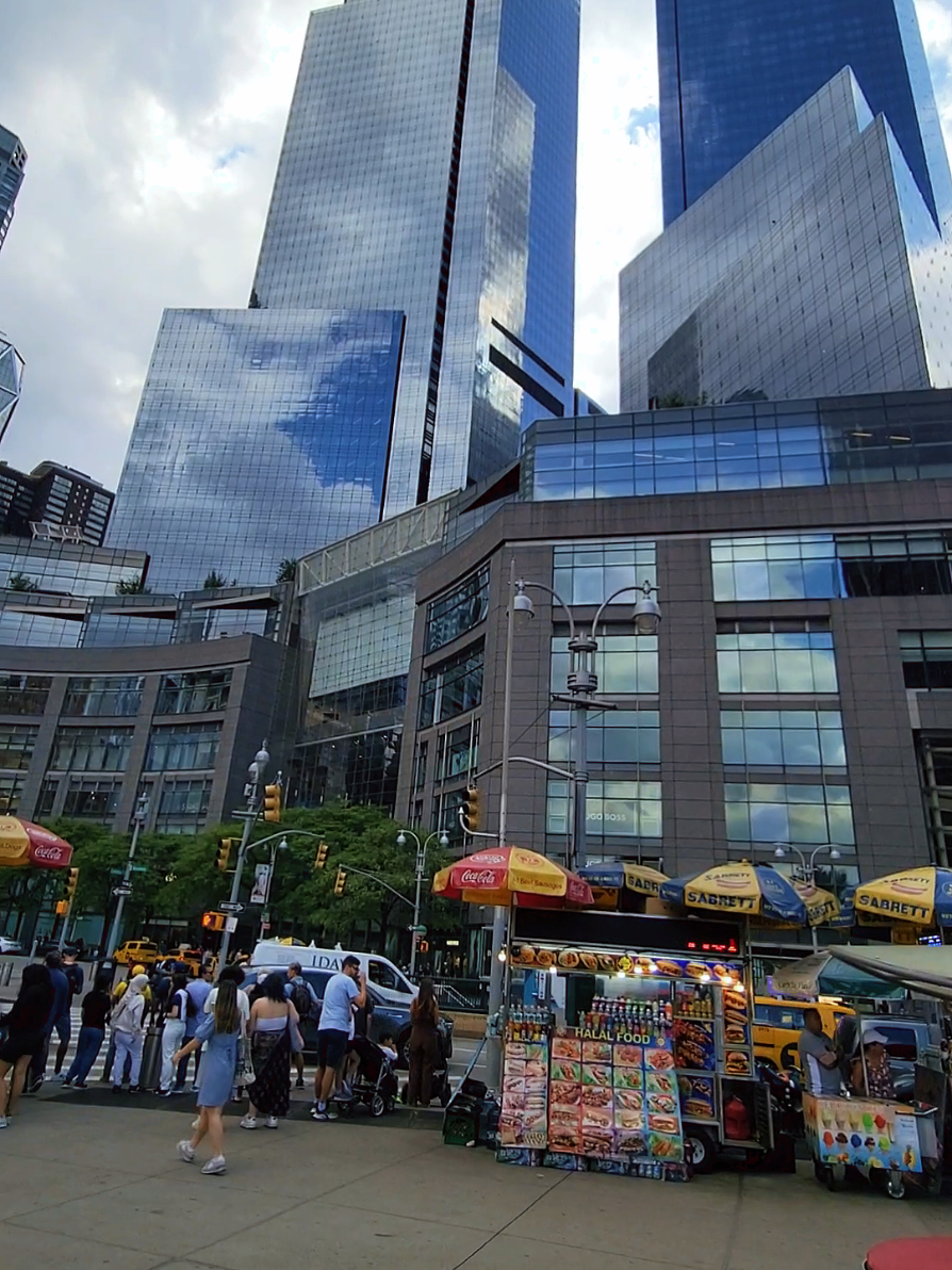 Where am I? New York City #LIVEIncentiveProgram #LIVERecognition #PaidPartnership  #nyc #nycvibes🗽 