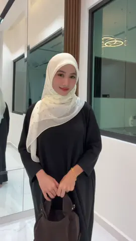 ustajah dani tumpang lalu sikitt🤭 malam ni berjubah yerrr