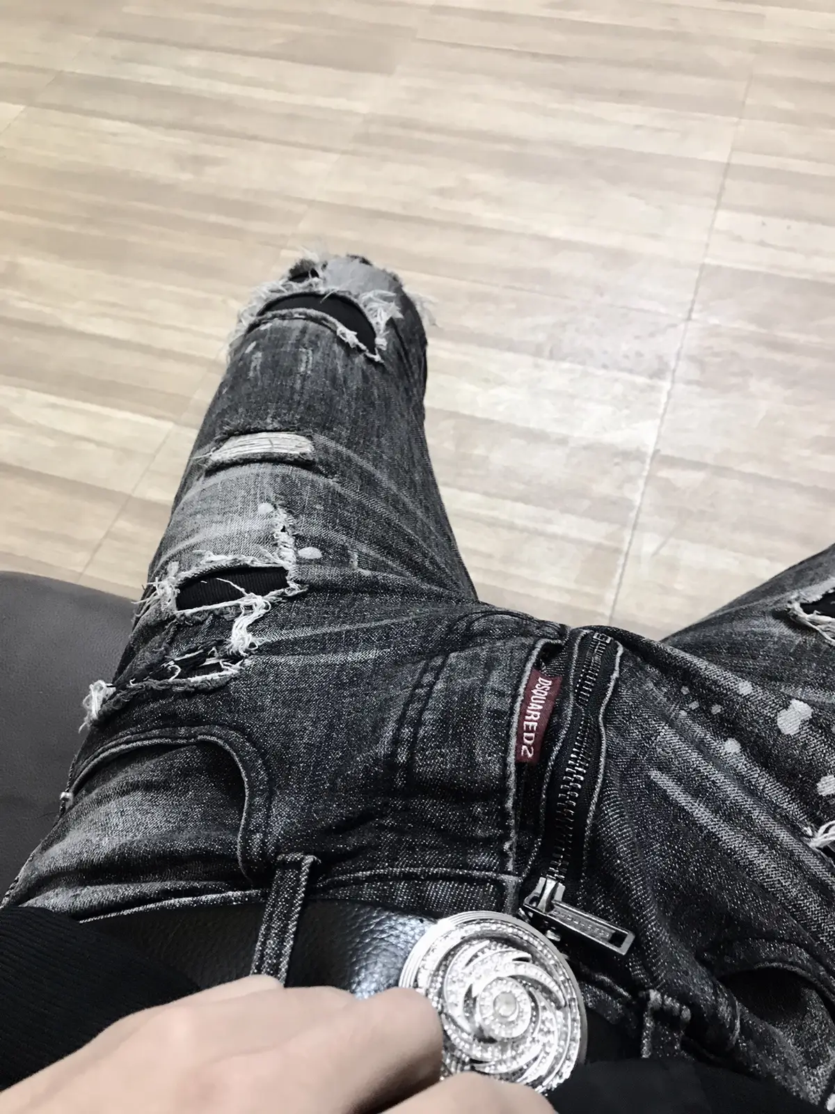 phố năm ấy là phố đã cũ, quán năm ấy là quán bên đường, người năm ấy là người đã cũ. Ta bây giờ là ta của phong sương…